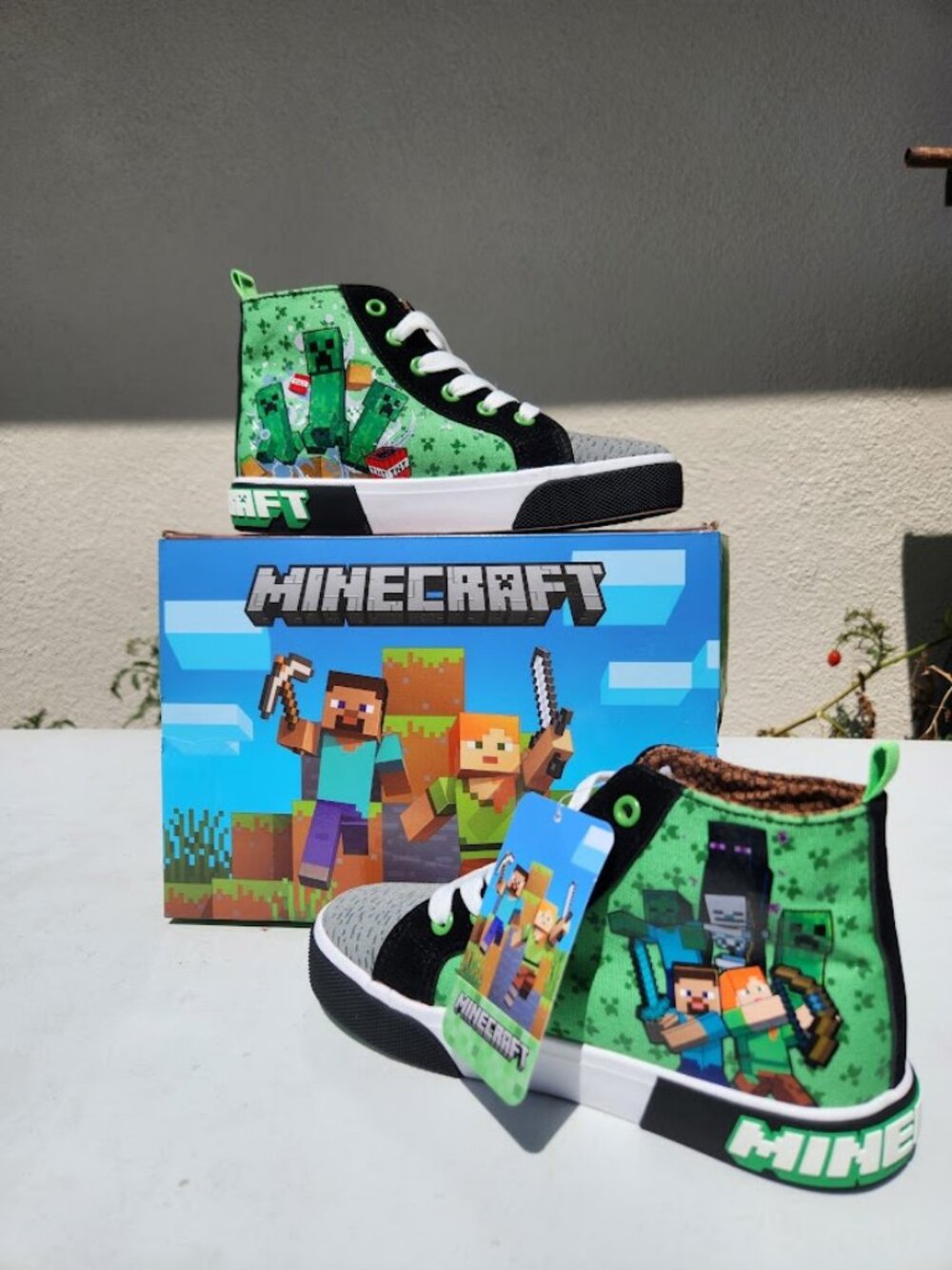 NEW Minecraft High Top Lace-up Sneakers Shoes Boy's Size 2 Creeper Edmerman Gree